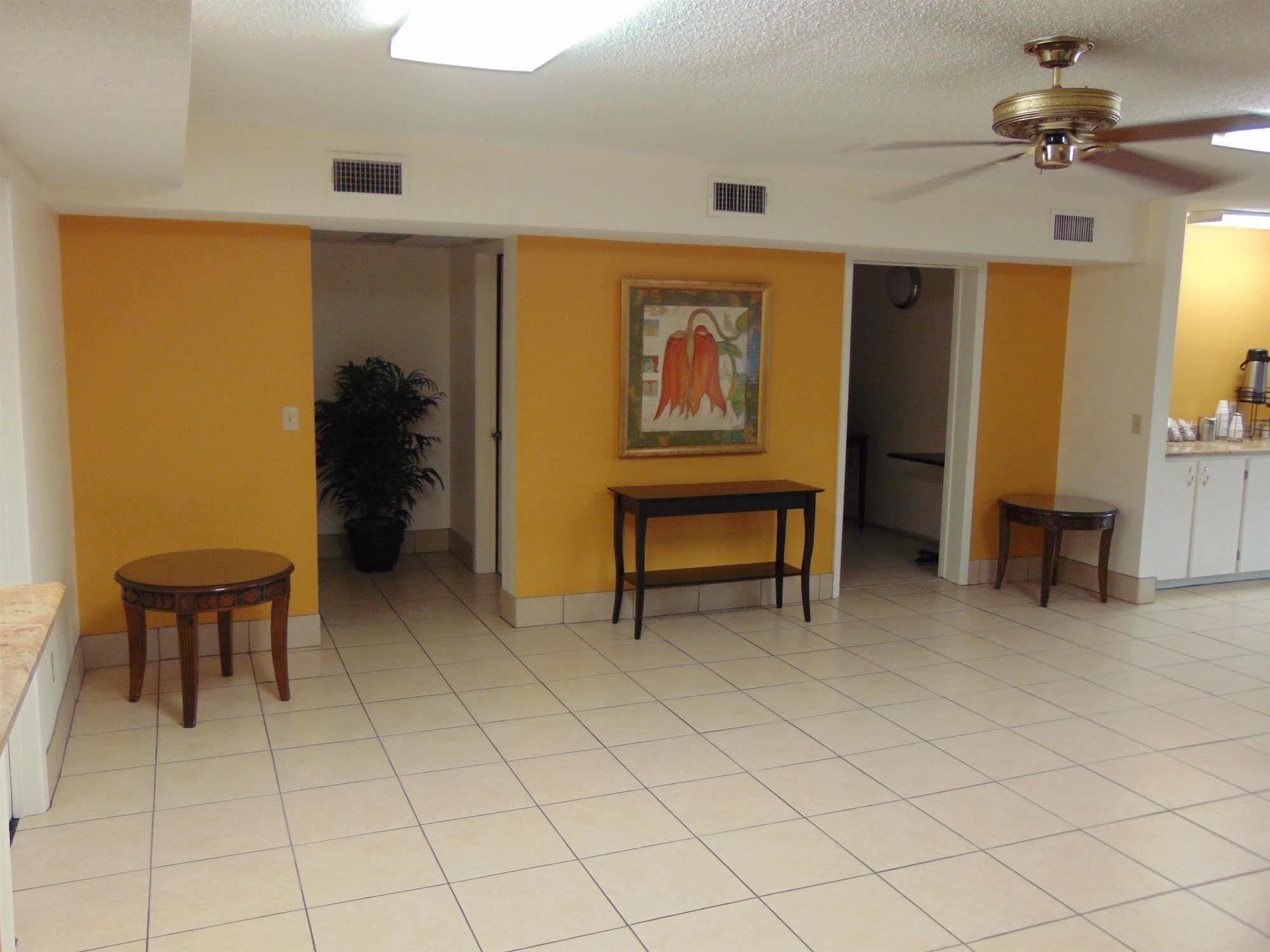 Days Inn & Suites By Wyndham Brewton 外观 照片